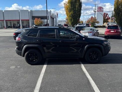 Used 2019 Jeep Cherokee Trailhawk image 5