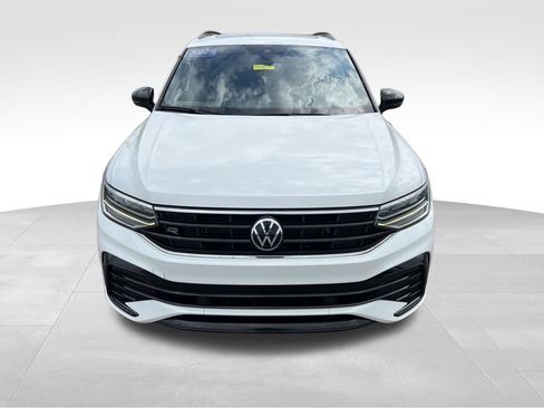 Used 2022 Volkswagen Tiguan SE R-Line image 3
