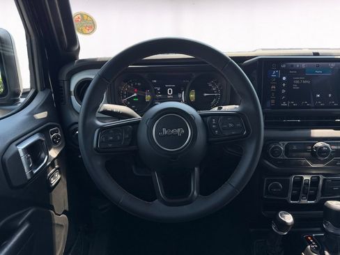 Used 2024 Jeep Wrangler Unlimited AWD/4WD image 12