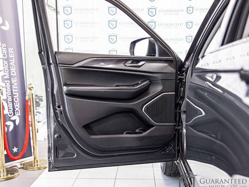 Used 2021 Jeep Grand Cherokee L Laredo w/ Luxury Tech Group I AWD/4WD image 31