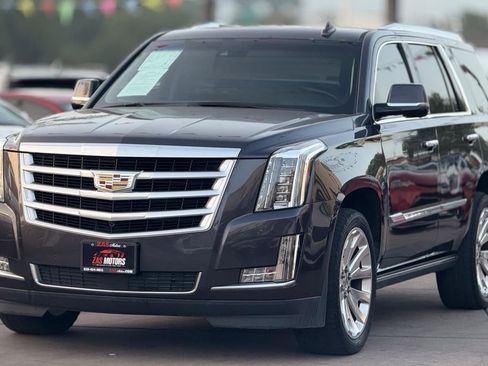 Used 2015 Cadillac Escalade Premium image 3