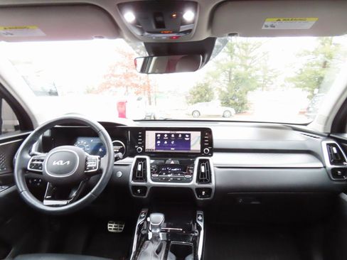 Used 2023 Kia Sorento SX image 14