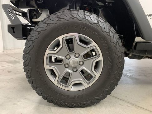 Used 2016 Jeep Wrangler Unlimited Rubicon w/ Connectivity Group image 16