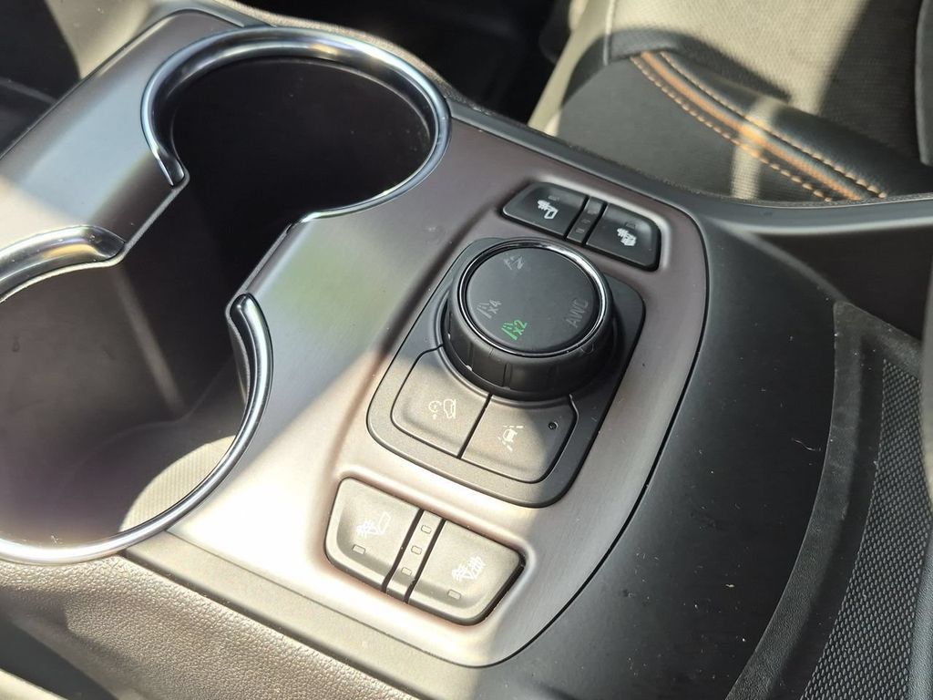 Used 2024 GMC Terrain AT4 w/ Infotainment Package II AWD/4WD image 18