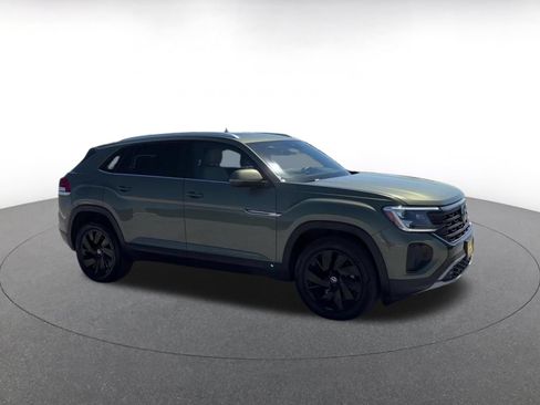 Used 2026 Volkswagen Atlas Cross Sport SE AWD/4WD image 2