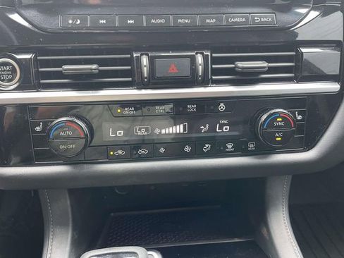 Used 2022 Nissan Pathfinder SL w/ SL Premium Package FWD image 29