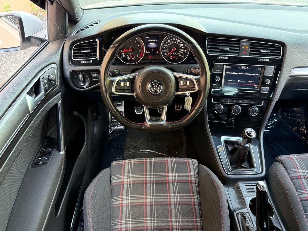 Used 2020 Volkswagen Golf 4-Door FWD image 20