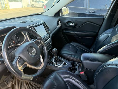 Used 2017 Jeep Cherokee Limited FWD image 8