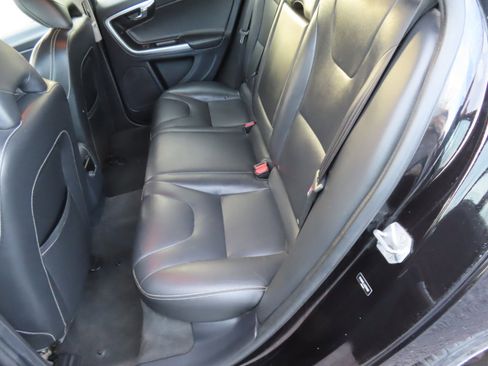 Used 2018 Volvo V60 T5 Dynamic image 8