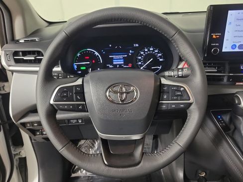 Used 2026 Toyota Sienna XLE FWD image 27