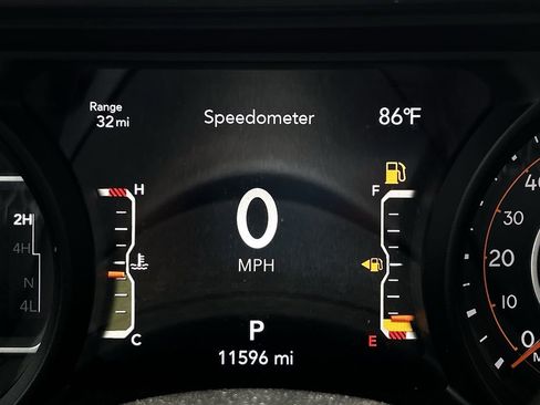 Used 2025 Jeep Gladiator Sport AWD/4WD image 16