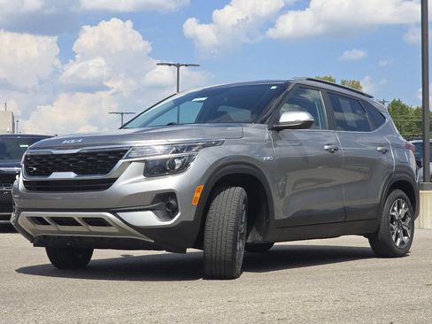 Used 2023 Kia Seltos EX AWD/4WD image 14