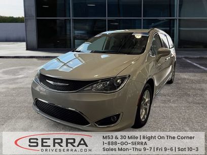 Used 2017 Chrysler Pacifica Touring-L w/ Tire & Wheel Group