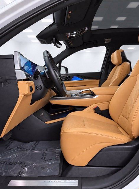 Used 2025 Cadillac Escalade IQ Sport 2 w/ LPO, ONYX Package AWD/4WD image 31