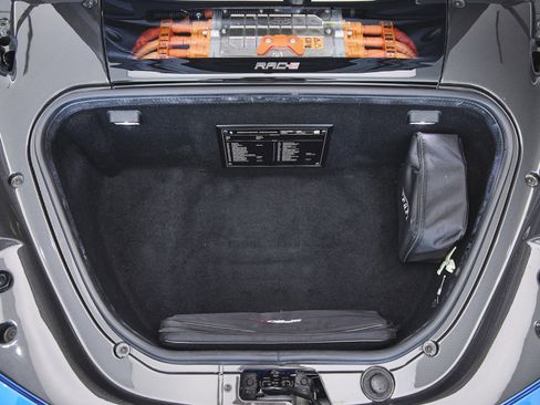 Used 2023 Ferrari SF90 Spider image 22