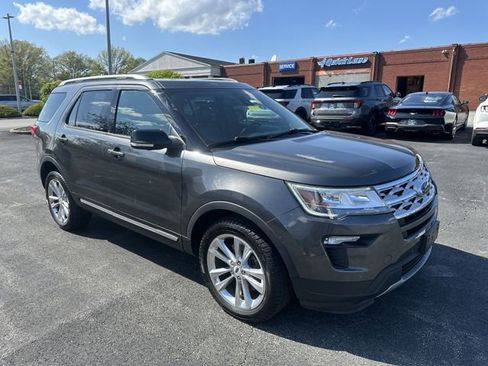 Used 2018 Ford Explorer XLT w/ Equipment Group 202A AWD/4WD image 11