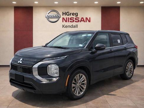 Used 2022 Mitsubishi Outlander ES FWD image 3