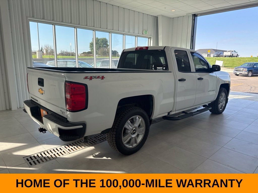 Used 2017 Chevrolet Silverado 1500 Custom w/ Custom Convenience Package AWD/4WD image 4