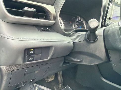 Used 2023 Toyota Highlander XLE AWD/4WD image 33