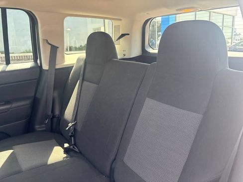 Used 2014 Jeep Patriot Latitude AWD/4WD image 30