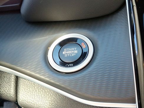 New 2025 Jeep Grand Cherokee Laredo X w/ Luxury Tech Group I image 12