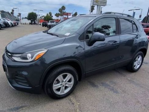 Certified 2021 Chevrolet Trax LT w/ LT Convenience Package AWD/4WD image 4
