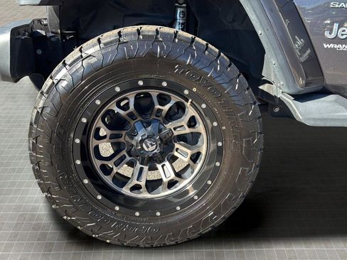 Used 2018 Jeep Wrangler Unlimited Sahara image 43