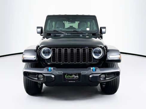 Used 2024 Jeep Wrangler Unlimited w/ Convenience Group AWD/4WD image 2