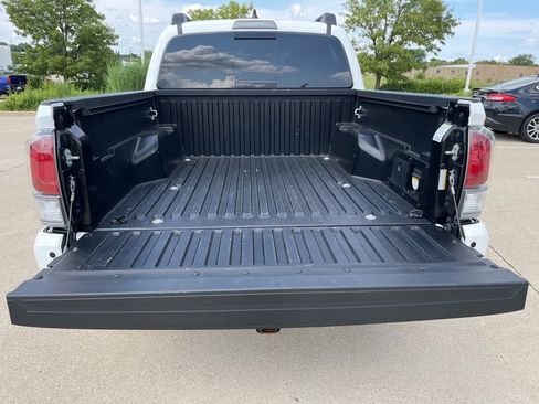 Certified 2022 Toyota Tacoma TRD Off-Road w/ Technology Package image 16