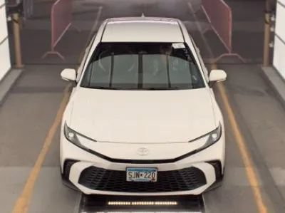 Used 2025 Toyota Camry SE FWD image 7