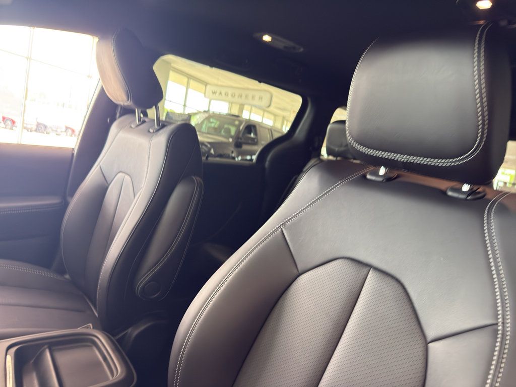 New 2027 Chrysler Pacifica Select FWD image 26
