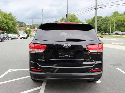 Used 2017 Kia Sorento AWD image 6