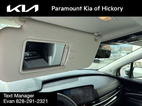 Used 2025 Kia Carnival SX Prestige image 23