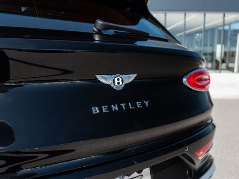 Certified 2024 Bentley Bentayga Extended Wheelbase AWD/4WD image 10