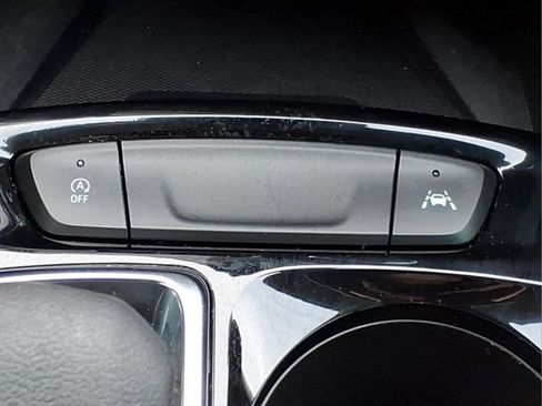 Used 2025 Chevrolet Trax ACTIV w/ Sunroof Package FWD image 23