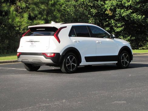 Used 2024 Kia Niro LX FWD image 4