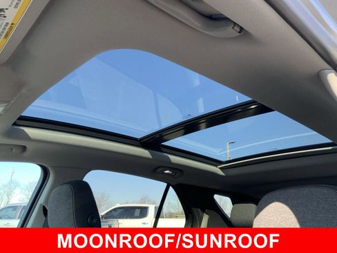 Used 2024 Chevrolet Equinox LT image 4