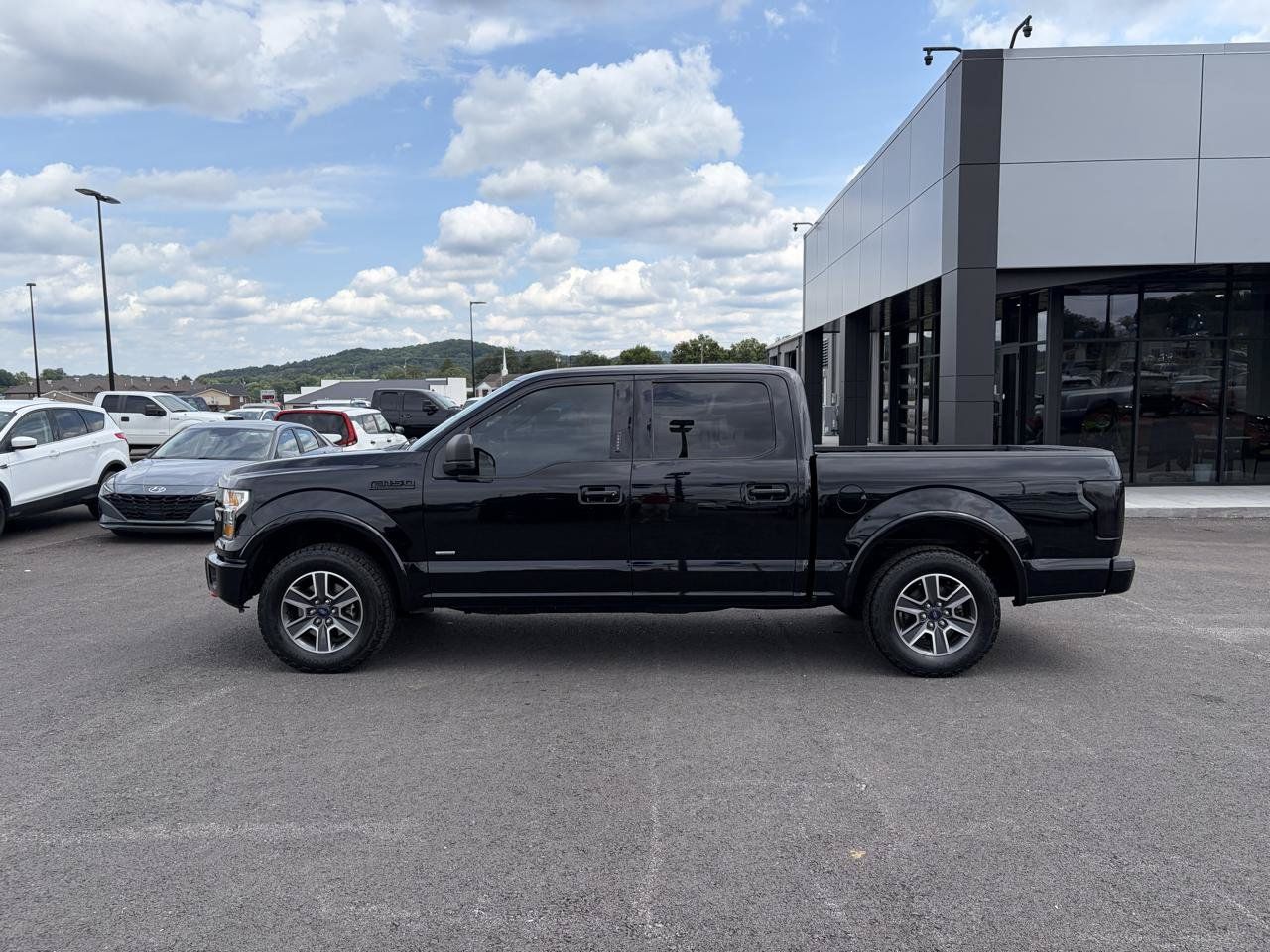 Used 2017 Ford F150 XLT w/ Equipment Group 302A Luxury AWD/4WD image 6