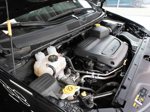 Used 2025 Chrysler Pacifica Limited FWD image 33