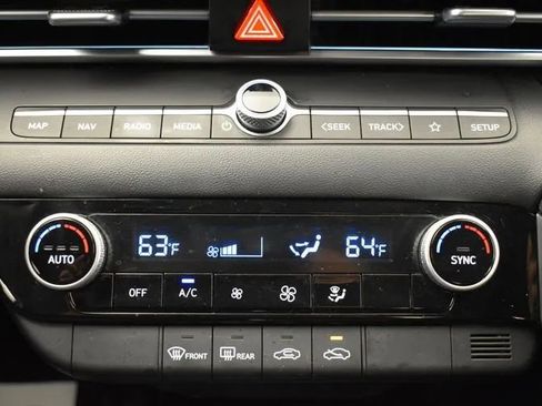 Used 2024 Hyundai Elantra SEL FWD image 32