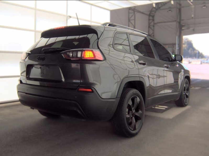 Used 2019 Jeep Cherokee Latitude Plus FWD image 2