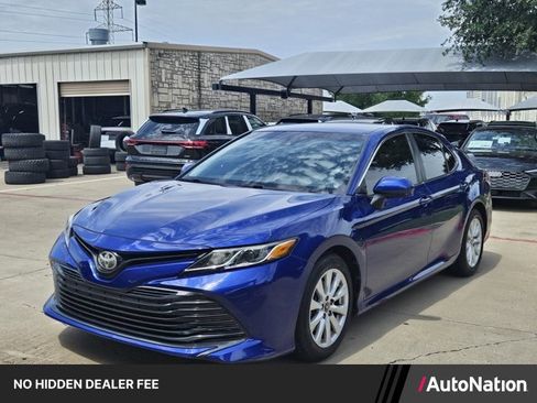 Used 2018 Toyota Camry LE FWD image 1