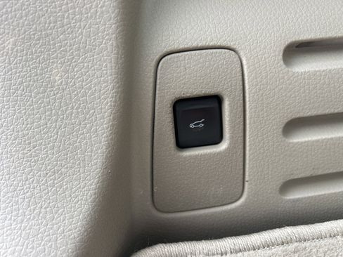 Used 2014 Lincoln MKX Base w/ Equipment Group 101A image 17