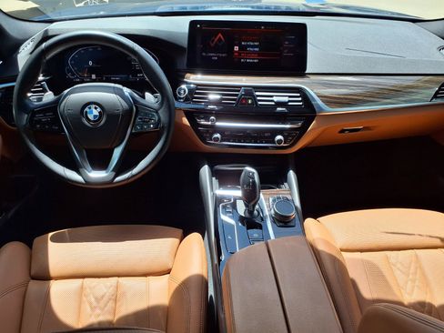 Used 2022 BMW 530i w/ Convenience Package RWD image 4
