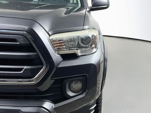 Used 2019 Toyota Tacoma SR5 RWD image 11