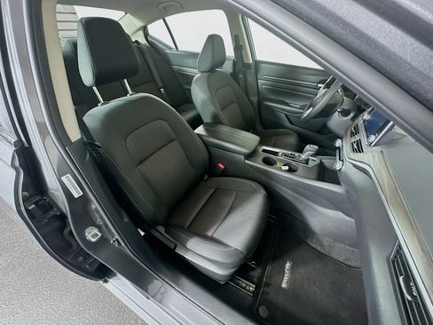 Used 2025 Nissan Altima 2.5 SV image 28