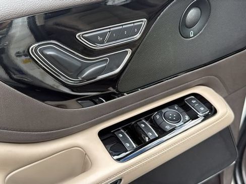 Used 2023 Lincoln Aviator Reserve w/ Elements Package Plus AWD/4WD image 25