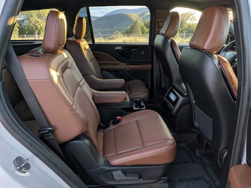 Used 2023 Lincoln Aviator Reserve w/ Equipment Group 201A AWD/4WD image 18