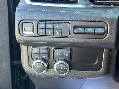 Used 2023 GMC Yukon XL Denali AWD/4WD image 22