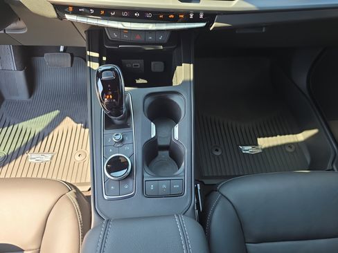 Used 2025 Cadillac XT4 Premium Luxury w/ Cold Weather Package FWD image 19